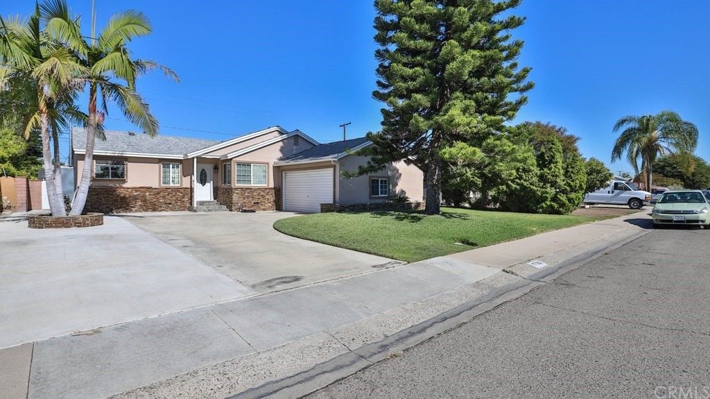 Open House. Open House on Sunday, November 7, 2021 1:00PM - 5:00PM
Come to see this family home located in a very nice neighborhood of Anaheim in great condition with many Upgrades to mention..... I am sure it will not last in the market. It shows many Up
